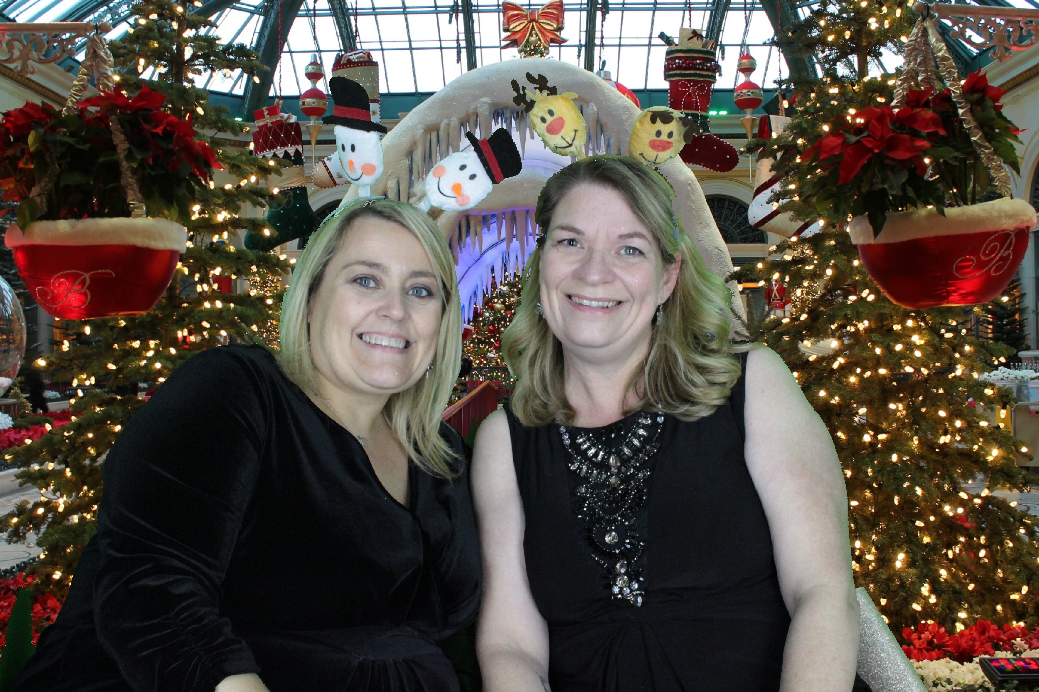 Upavon Officers' Mess Christmas Party | View more photos from the event at gallery.myphotoboothexperience.co.uk/u/MyPhotoBoothExperienceLtd/Upavon-Officers-Mess-Christmas-Party